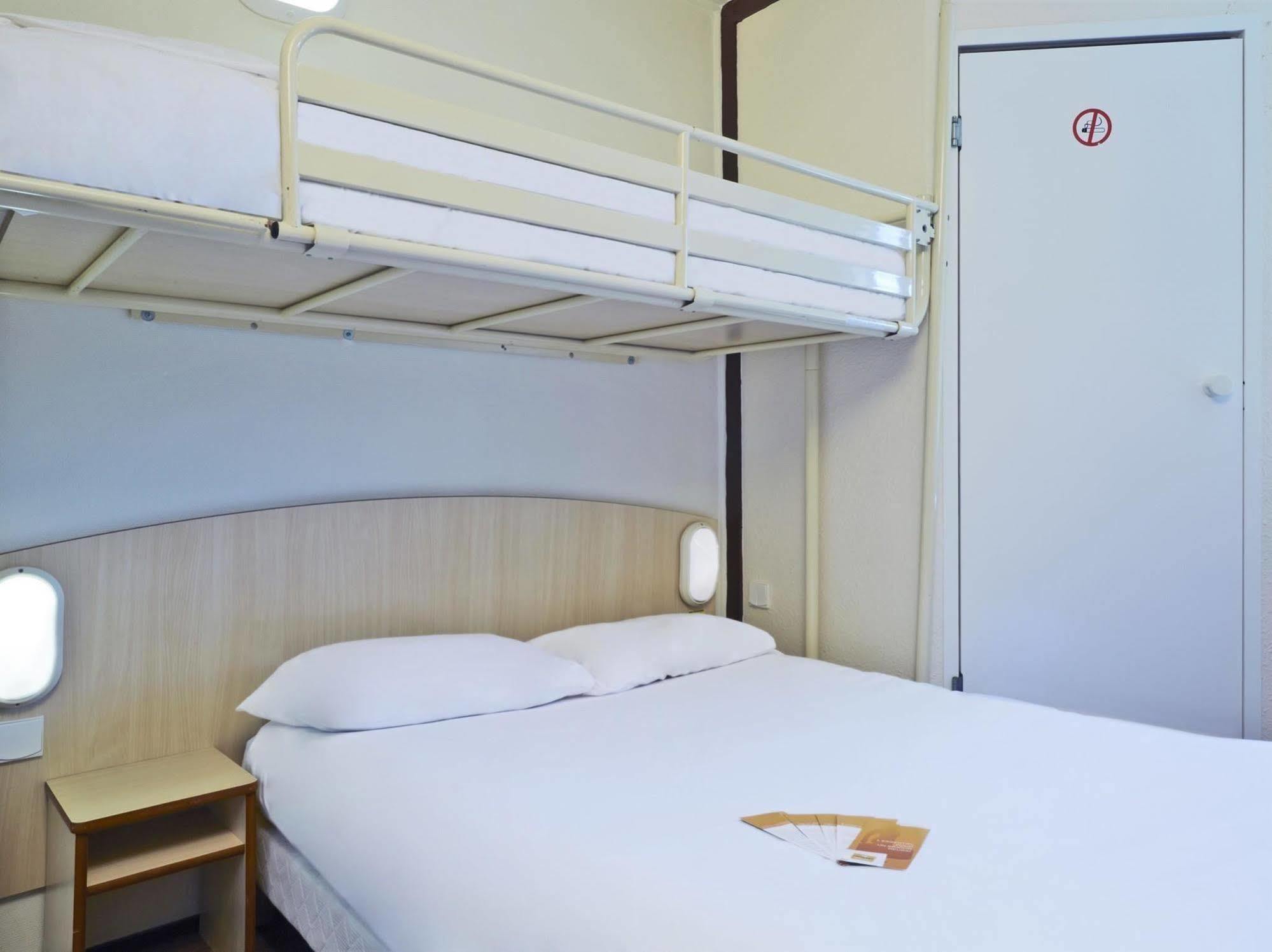 Hotel F1 Lyon Genay Massieux Exterior photo