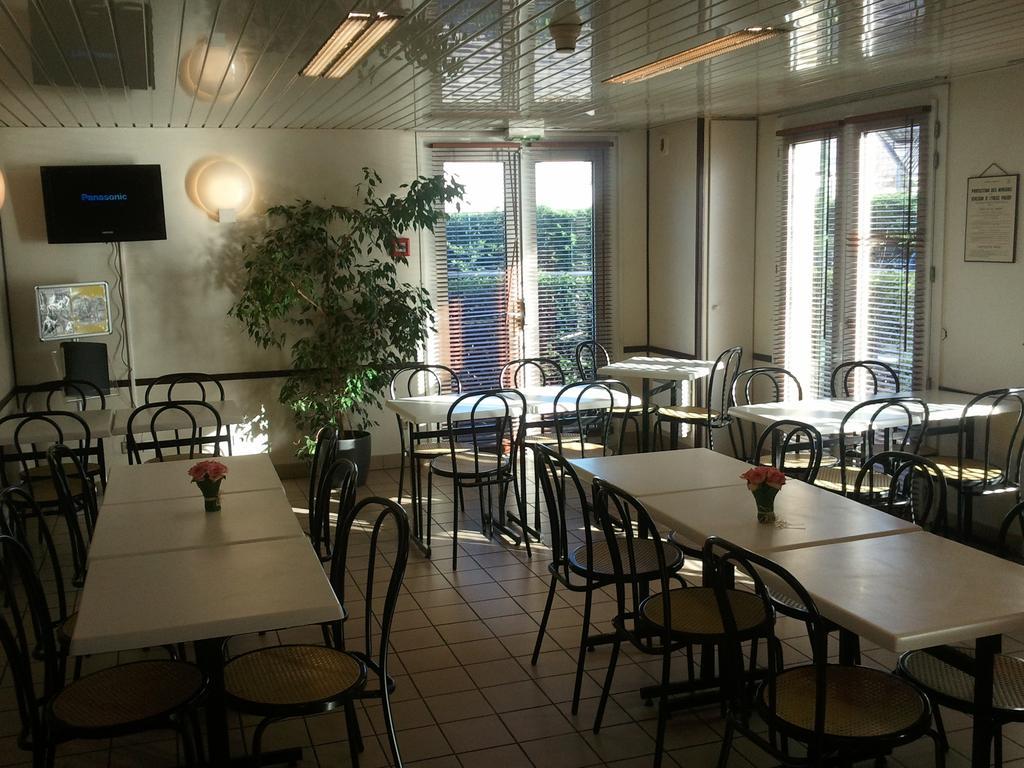 Hotel F1 Lyon Genay Massieux Exterior photo