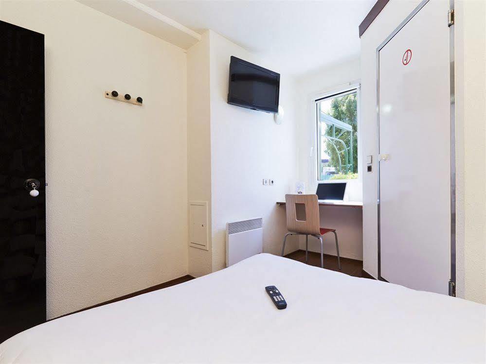 Hotel F1 Lyon Genay Massieux Exterior photo