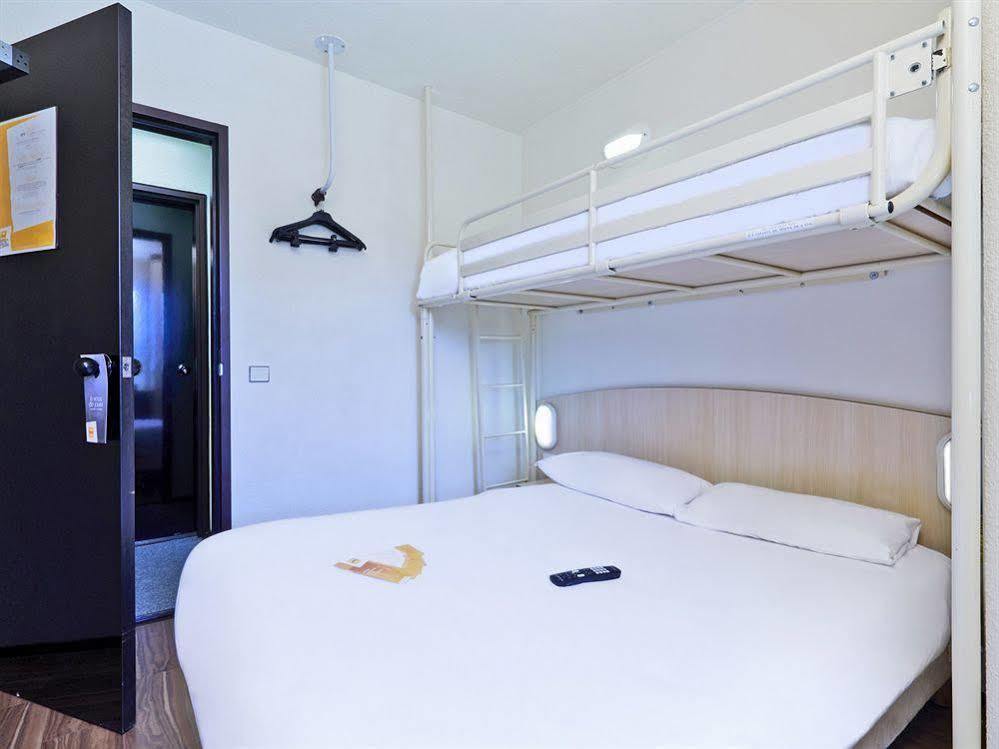 Hotel F1 Lyon Genay Massieux Exterior photo